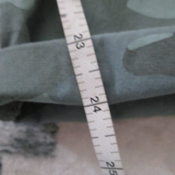 Democracy Women’s Flex-Ellent Camo Crop Pants Size 12 - Picture 9 of 10